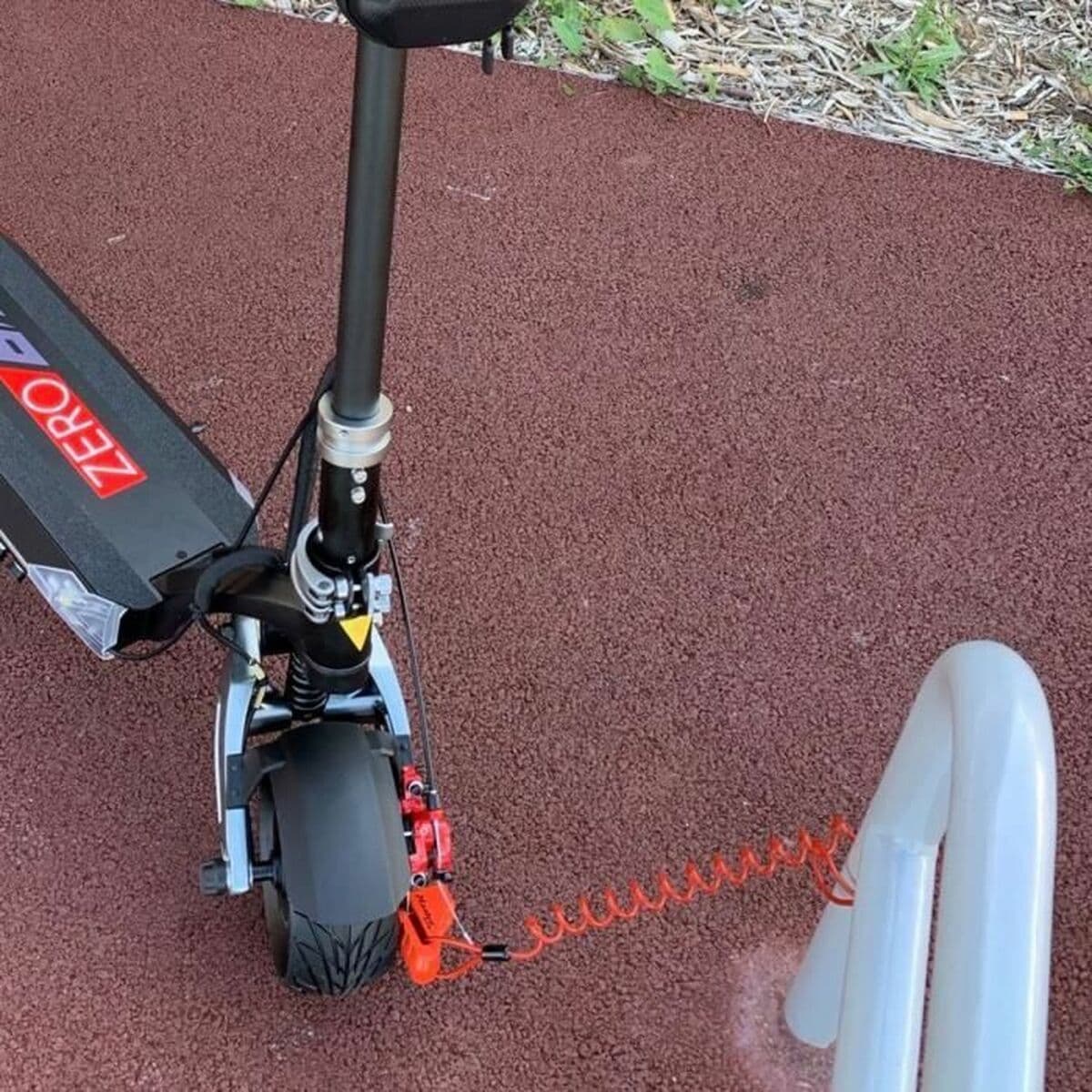 Piekaramā atslēga ar slēdzeni Master Lock Sarkans - Image 4