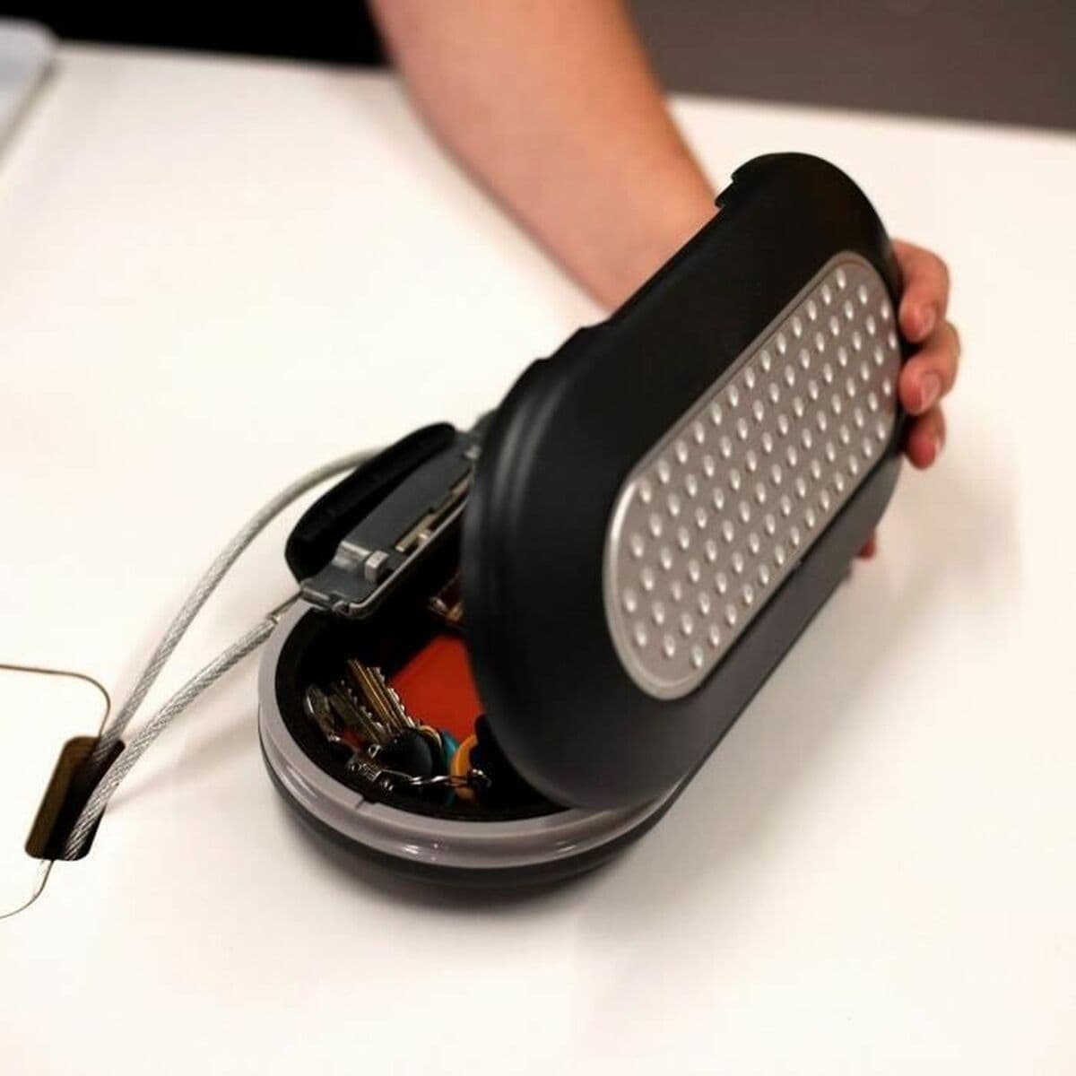 Nešiojamas seifas su apsauginiu laidu Master Lock 5900EURD Juoda ABS 6 x 12,9 x 24 cm - Image 3