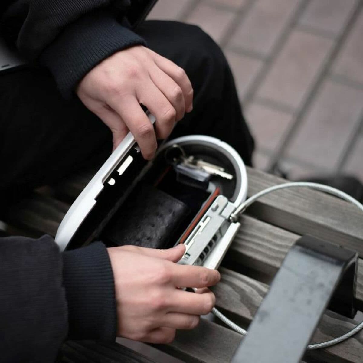 Caja Fuerte Portátil con Cable de Seguridad Master Lock 5900EURDWHT Blanco ABS 700 ml 6 x 12,9 x 24 cm - Image 4