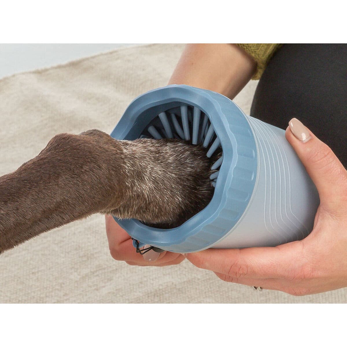 Dog Paw Cleaner Trixie Blue M/L - Image 10