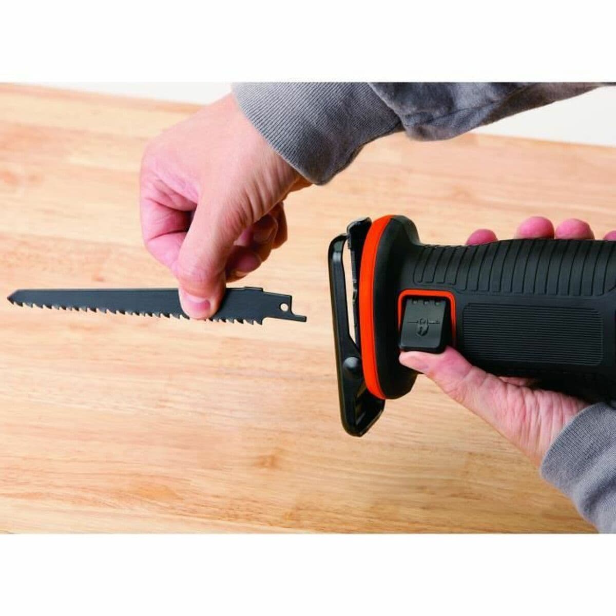 Sierra de Sable Black & Decker BDCR18-QW 18 V 15 cm - Image 4