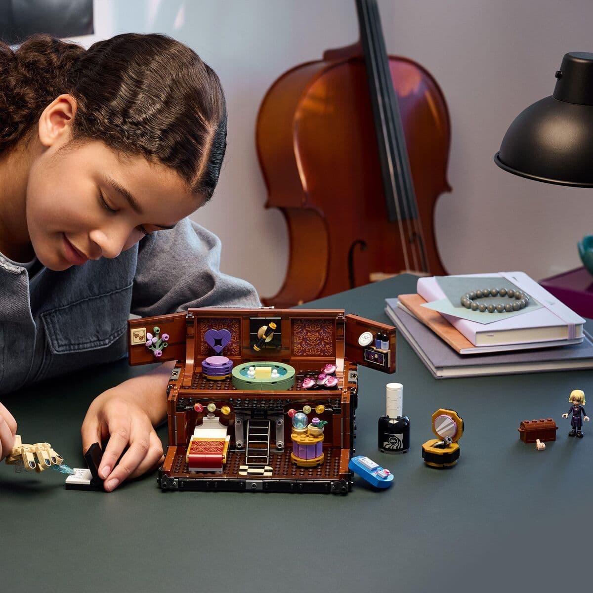 Juego de Construcción Lego Wednesday 76785 Thing's Apartment 828 Piezas - Image 13