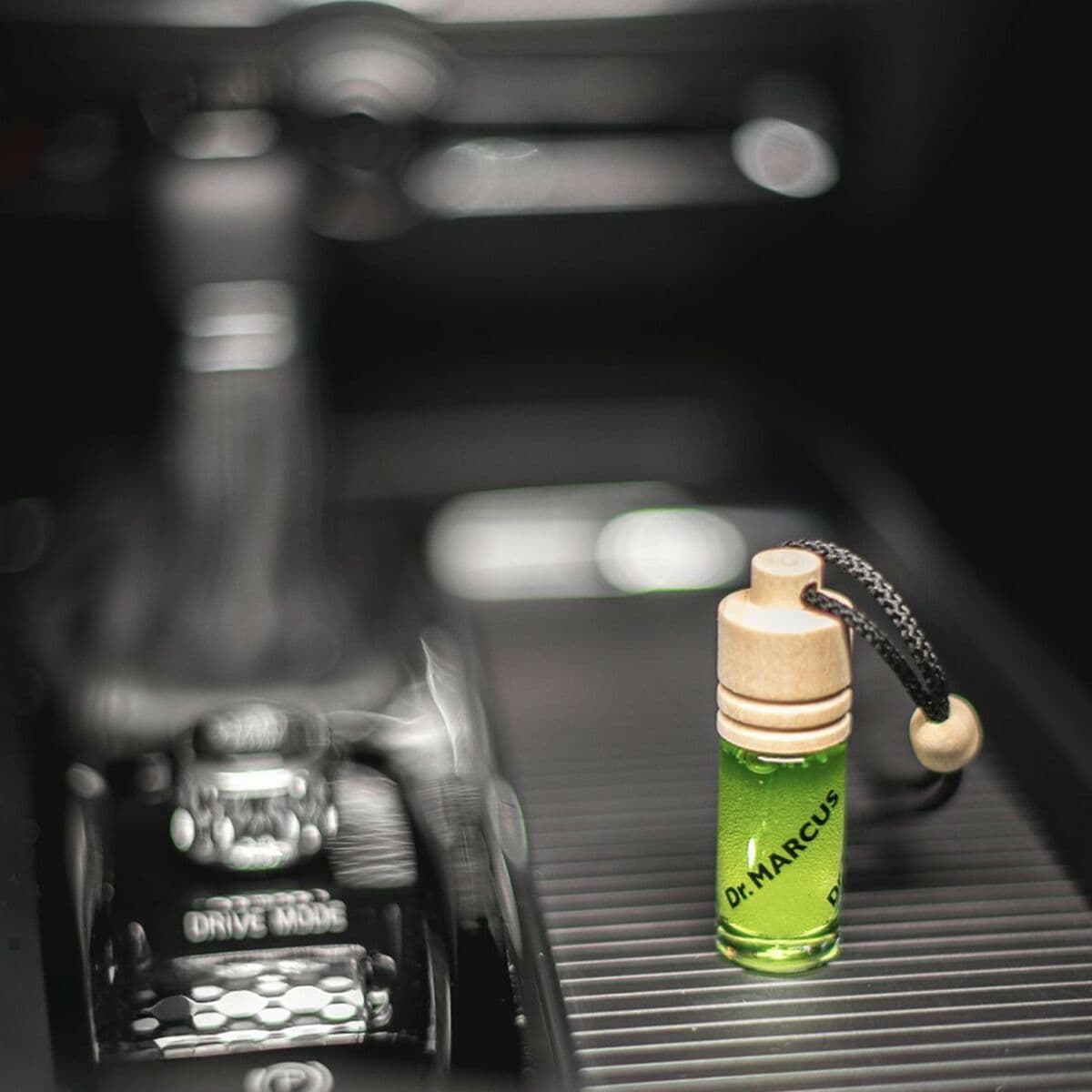 Auto Lufterfrischer Dr Marcus Ecolo Apfel 4,5 ml Holz Kristall Parfüm Halsband 4 Stücke - Image 2