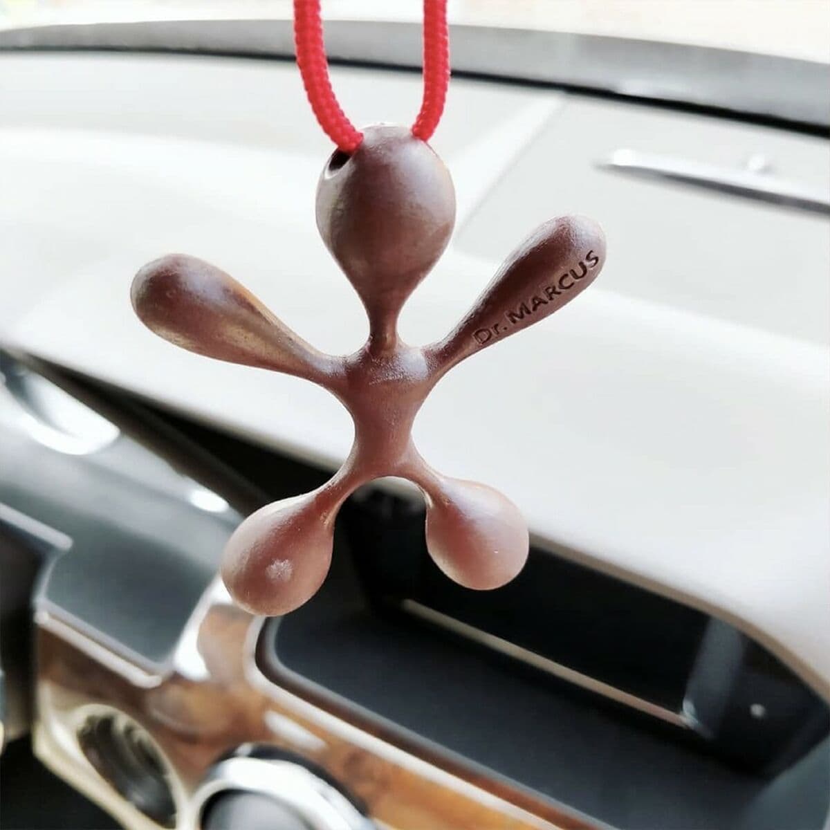 Auto Lufterfrischer Dr Marcus Lucky Top Zedernholz Kunststoff Parfüm Halsband (12 Stück) - Image 2