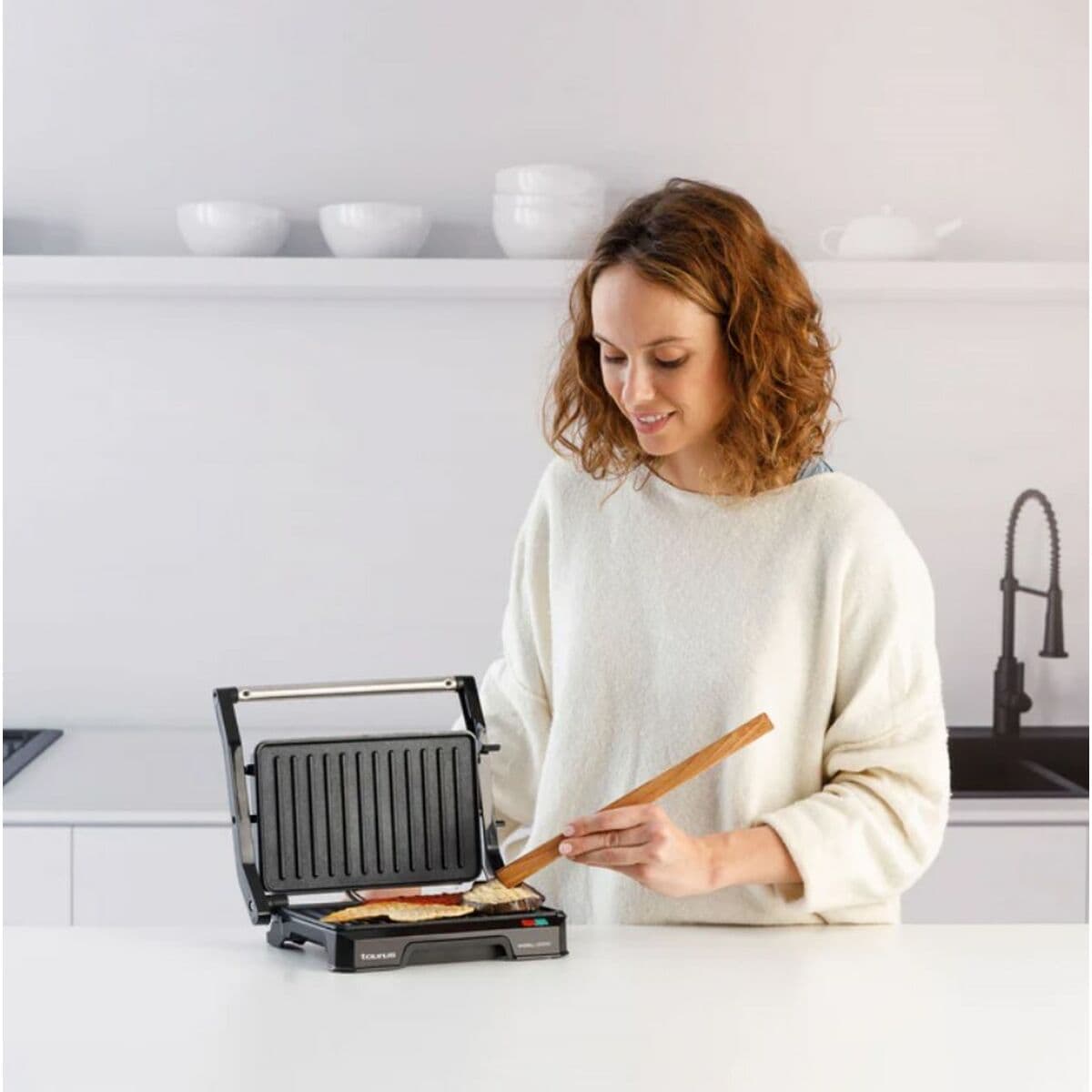 Sandwichera Taurus Acero 1000 W - Image 4