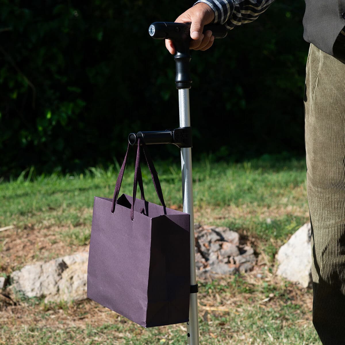 Bastón Extensible con LED, Alarma y Mano Mecánica Hannde InnovaGoods - Image 7