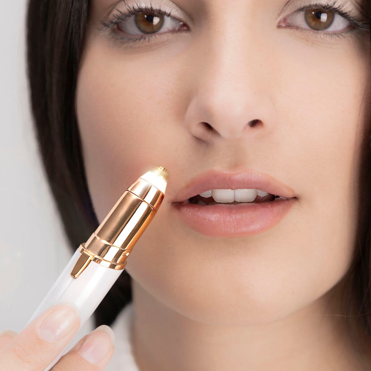 Precisionsepilator med LED för ansiktshår InnovaGoods - Image 2