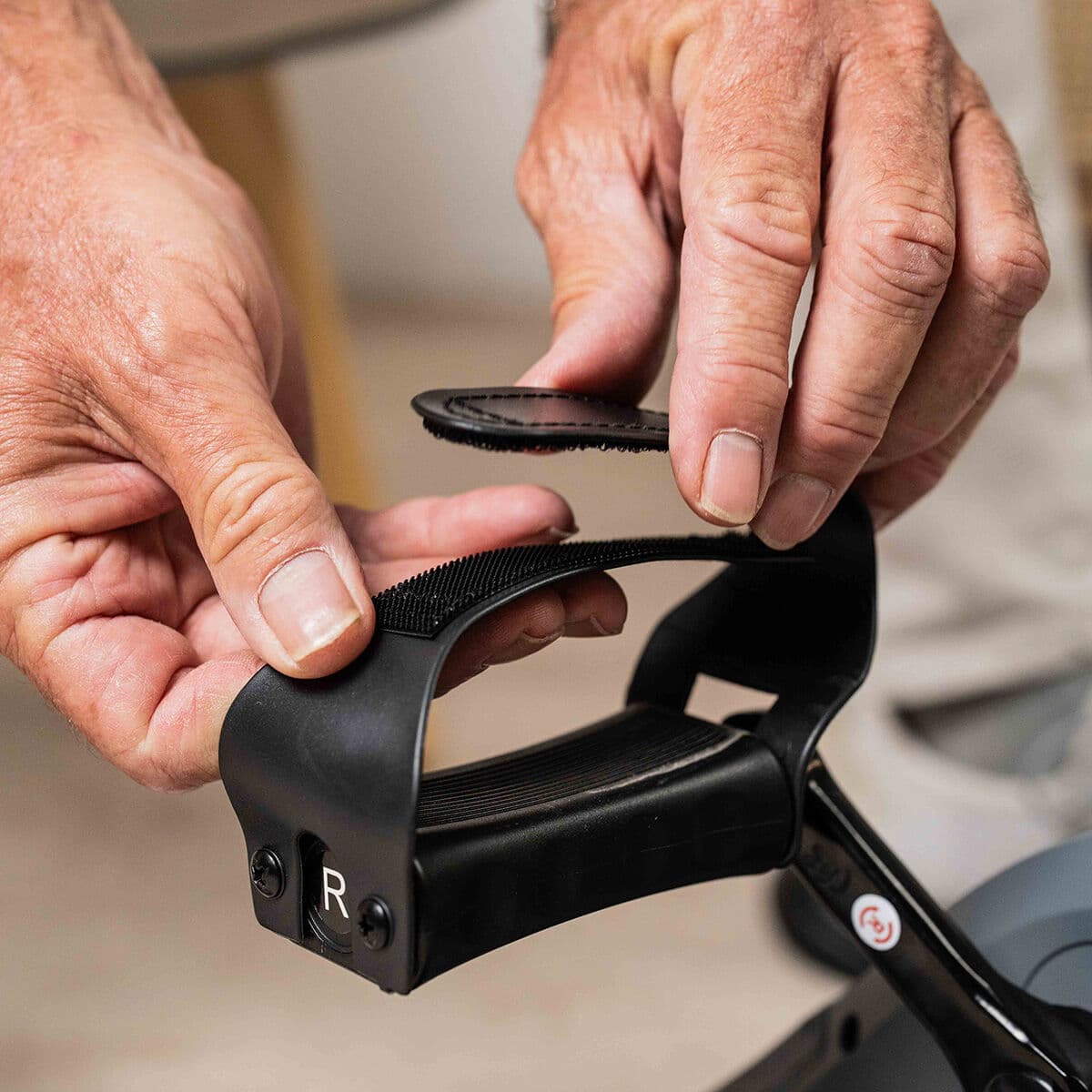 Pedaleador Eléctrico Asistido para Piernas y Brazos con Esterilla y Mando Velora 3000 InnovaGoods - Image 5